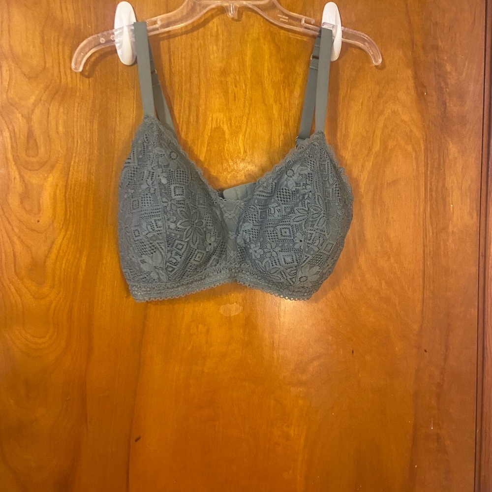 NWOT🔥No Boundaries Elegant Lace Bralette in Gray